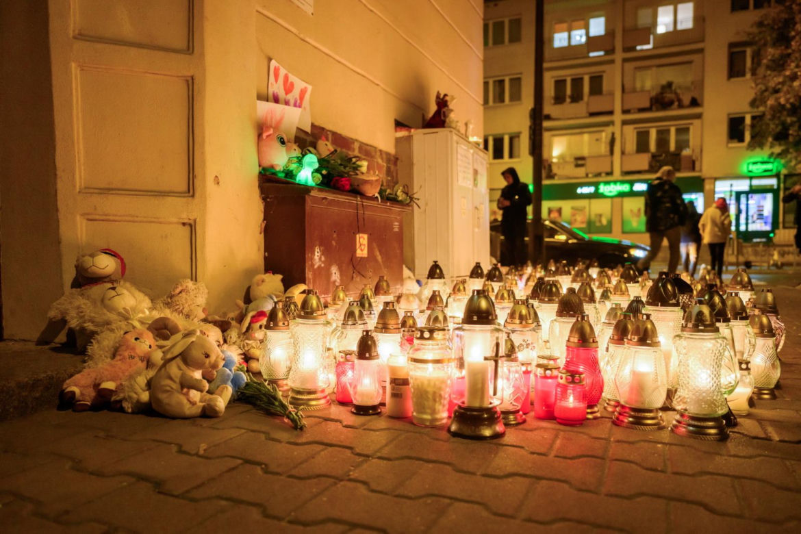 Poznań pogrążony w żałobie po morderstwie 5-latka. Tak poznaniacy żegnają ofiarę nożownika