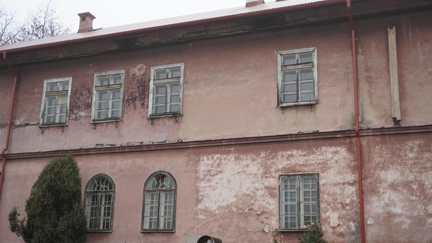 Benedyktynki sprzedają ekologiczne karpie w XIII-wiecznym klasztorze w Staniątkach. To już wielowiekowa tradycja 