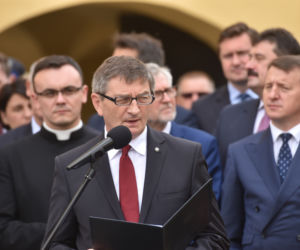 KUCHCIŃSKI W KOŚCIELE.