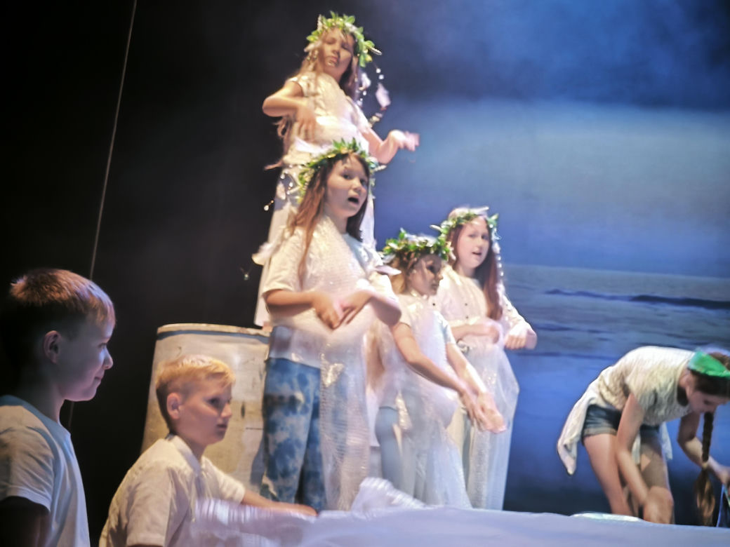 Spektakl na zakończenie warsztatów teatralnych w Teatrze Miejskim w Lesznie 