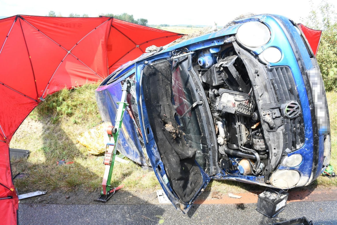 Śmiertelny wypadek pod Jasłem. 21-letnia kierująca straciła młodszą siostrę [ZDJĘCIA].