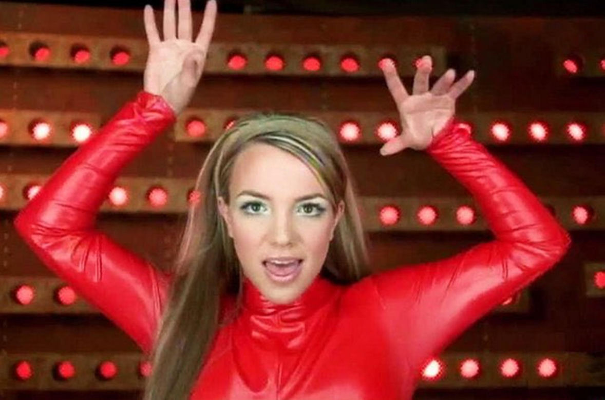 Julia Wieniawa, Britney Spears