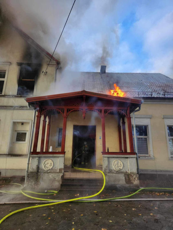 Tragiczny pożar zabytkowego pałacyku na Pomorzu. Nie żyje 55-latek