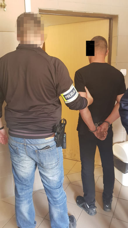 Złodzieje samochodu zatrzymani na gorącym uczynku