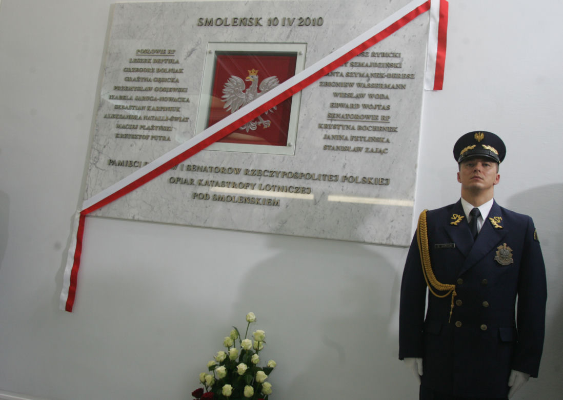 W Sejmie odsłonięto tablicę upamiętniającą 18 parlamentarzystów