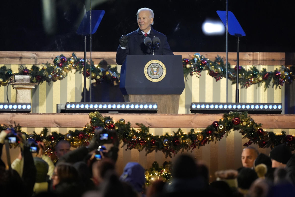 Biden ostatni raz zapala światła na choince przed Białym Domem