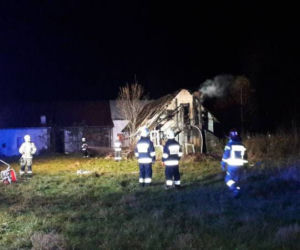 Spalone zwłoki na poddaszu budynku. TRAGEDIA w Maciejowej