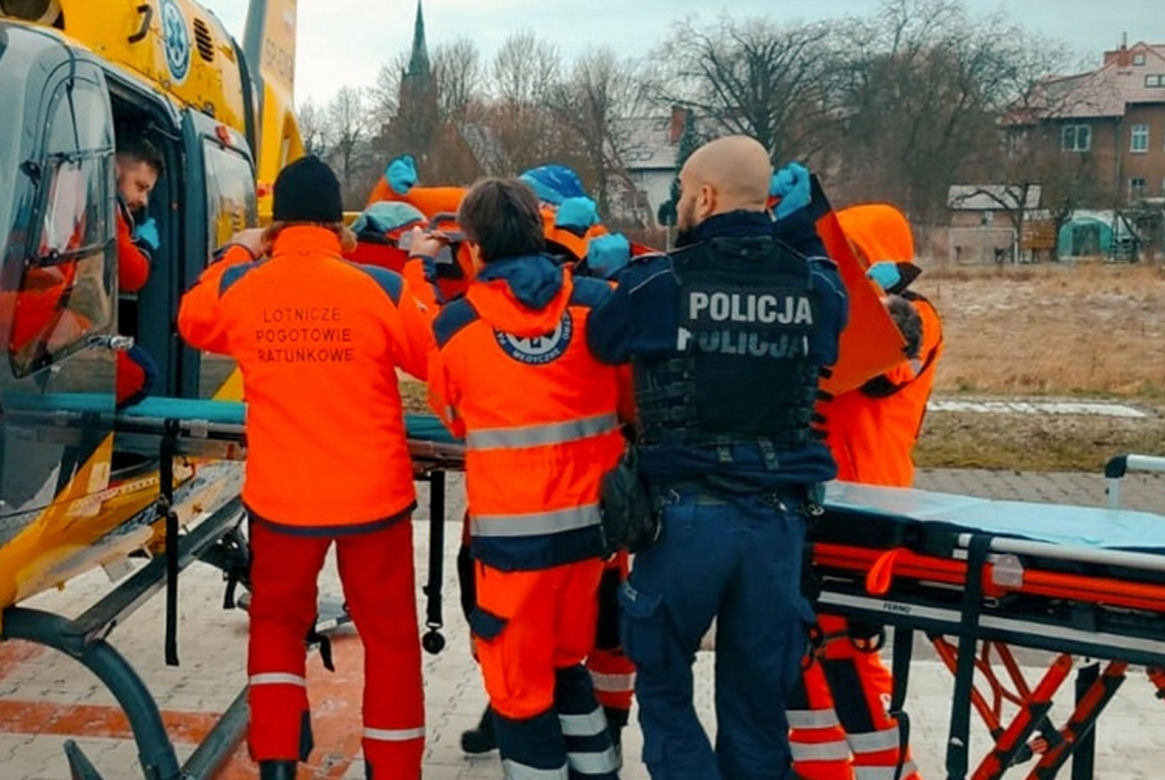 Zatrzymanie krążenia u kierowcy autobusu szkolnego! Dramatyczne chwile w Świebodzinie [ZDJĘCIA]