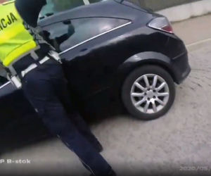 Białystok: Rzucił w policjantów nożami. Grozi mu do 10 lat więzienia
