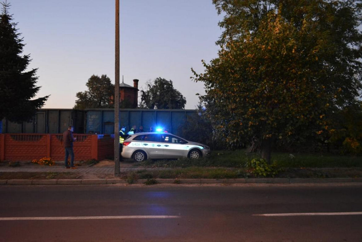 Makabryczny wypadek na torach pod Gostyniem! Mężczyzna zginął w czasie przetaczania wagonów [ZDJĘCIA]