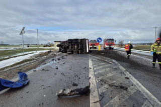 Śmiertelny wypadek na trasie Łomża - Mątwica. Zginął kierowca osobówki