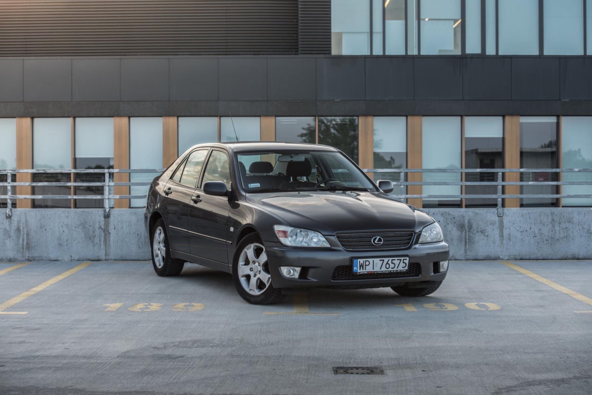 Lexus IS 200 - argumenty ZA
