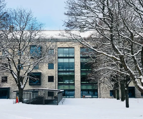 Szkoły zamykane z powodu mrozów!  Dyrektorzy odwołują lekcje 