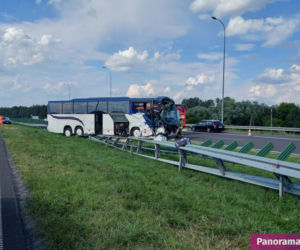 Wypadek autokaru z dziećmi na A1