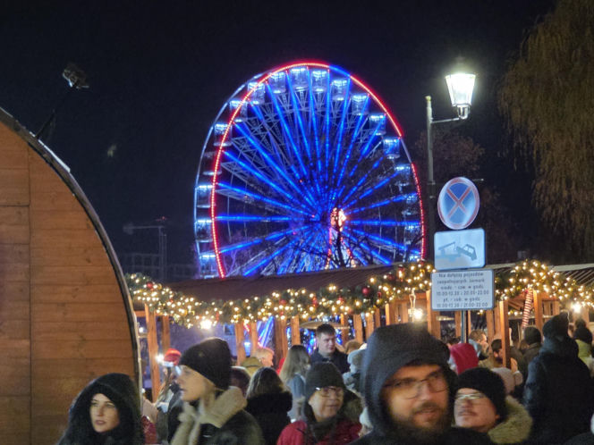 Miasto rozbłysło świąteczną magią! Tłumy na wielkim otwarciu Bydgoskiego Jarmarku Świątecznego