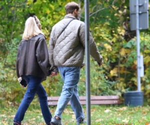 Mama Julii Wieniawy za rękę z 33-latkiem