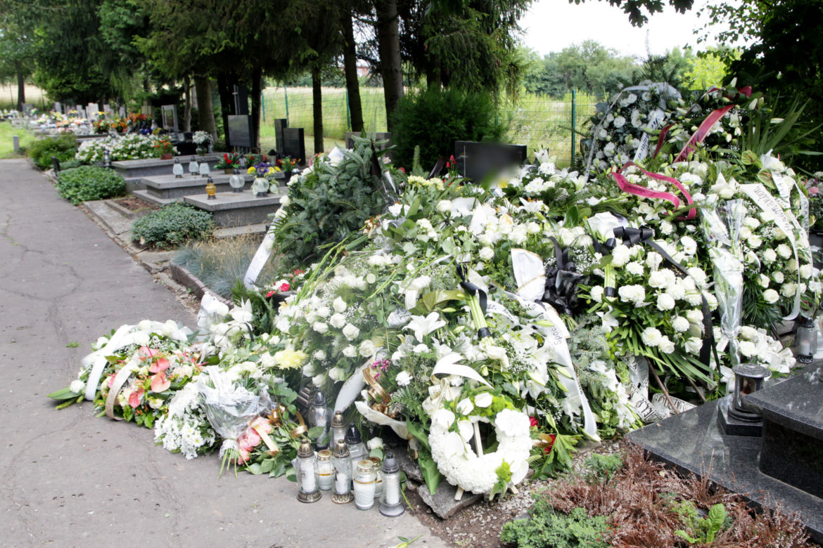Grób Patryka utonął w kwiatach. Na ten widok pękają najtwardsze serca
