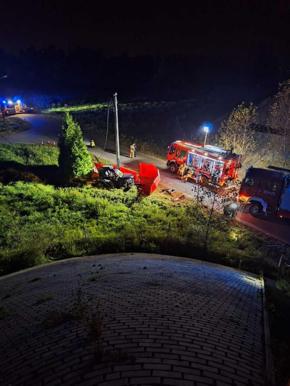 Tragiczny wypadek pod Tarnowem. Zginął 18-letni kierowca opla, ranna została 15-latka