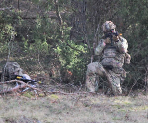 Brytyjscy żołnierze, ćwiczenia na poligonie