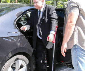 Prezes Kaczyński oczyszczał aurę kasztanami