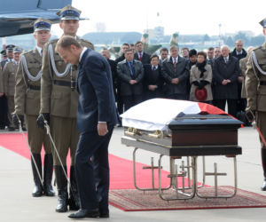 Ciało prezydenta Lecha Kaczyńskiego przyleciało do Polski