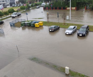 Ulewa w Rzeszowie! Rynny nie wytrzymują od nadmiaru deszczu [ZDJĘCIA,WIDEO]