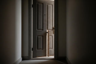 Seniorki z kijem pod drzwiami. Czy duchowny mógł być oszustem?