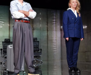 Plagi tematem spektaklu w kieleckim teatrze. Znów reżyseruje twórczyni z Islandii