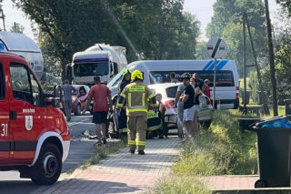 Miedźno: Karambol na ul. Częstochowskiej! Zderzenie aut osobowych, busa i ciężarówki