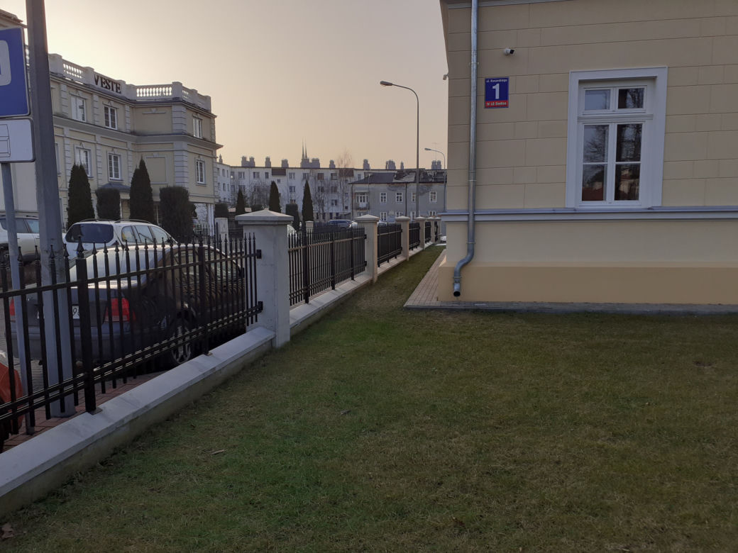 Siedleckie szkoły przy ul. Konarskiego i Prusa i ich okolica w lutym 2021 roku