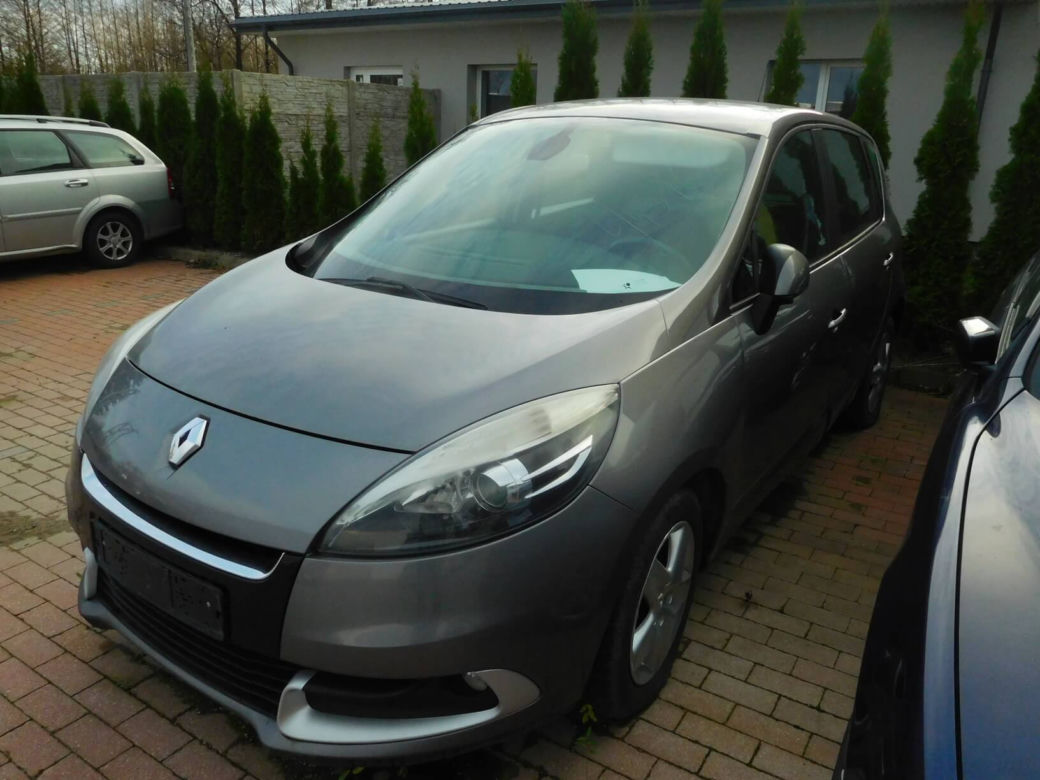 RENAULT Scenic III dCi Tomtom SL 110 Automat