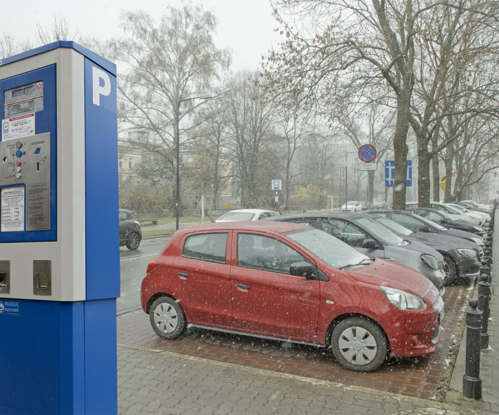 Awantura o parkometry na Pradze. ZDM chce płatnego parkowania na Saskiej Kępie, Grochowie i Kamionku