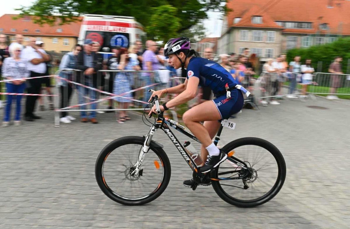 Policjantka na podium