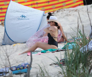 Kasia Cichopek z rodziną na plaży