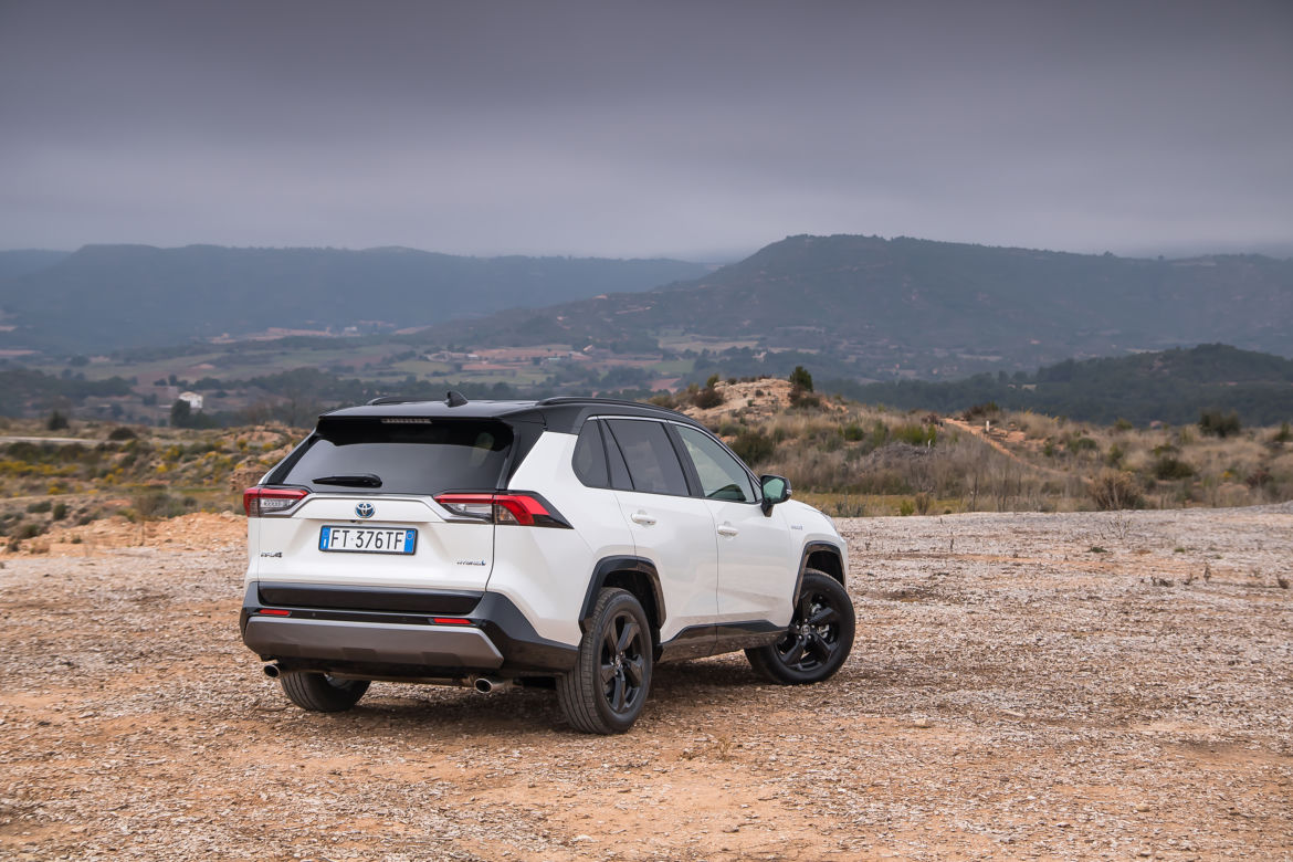 Toyota RAV4 2.5 Hybrid Dynamic Force 218 KM FWD e-CVT Selection