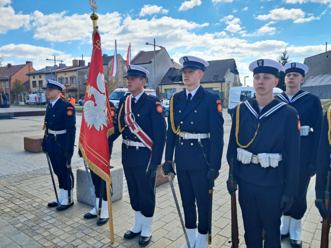 "Ślubuję!" – patriotyczne sceny na Rynku w Starachowicach
