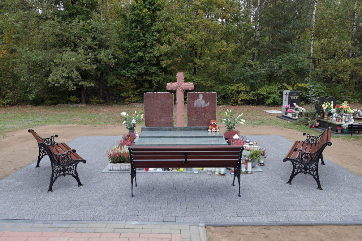 Grób Krawczyka znowu został okradziony