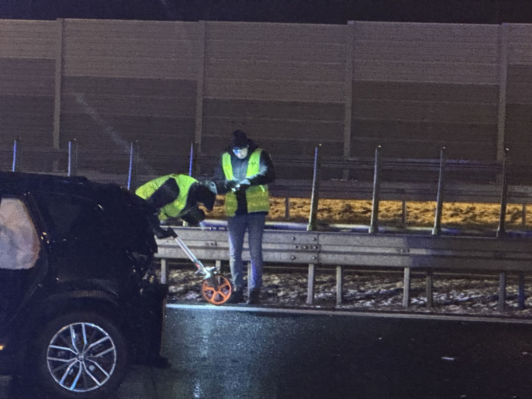 Tragedia na drodze pod Skurowem. Cztery rozbite auta, jedno na boku. Są ranni