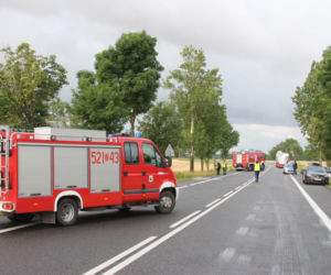 Noskowo. Koszmarny wypadek. Audi rozbiło się na drzewie. Dwie osoby nie żyją