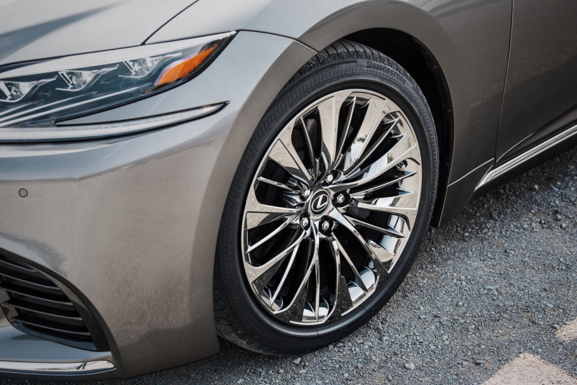 nowy Lexus LS500
