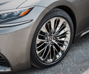 nowy Lexus LS500