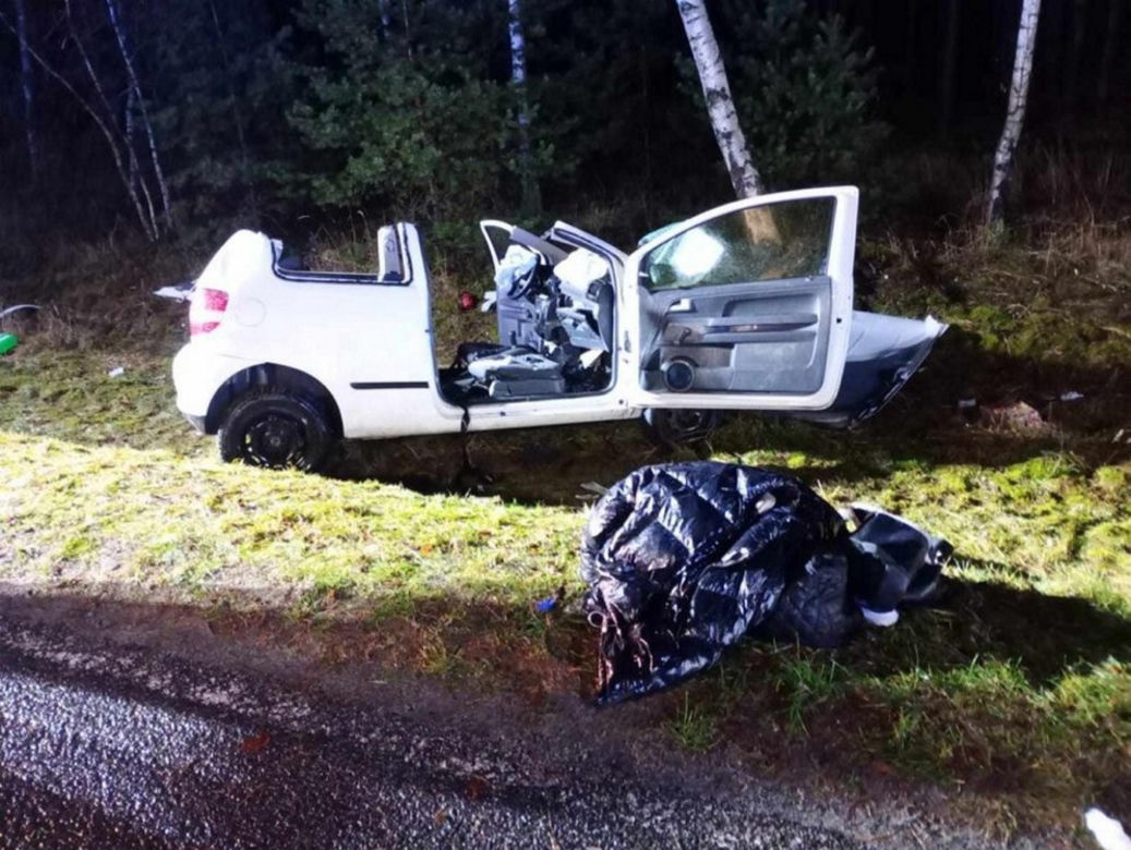 Makabryczny wypadek w Brodach! Cztery osoby walczą o życie [ZDJĘCIA].