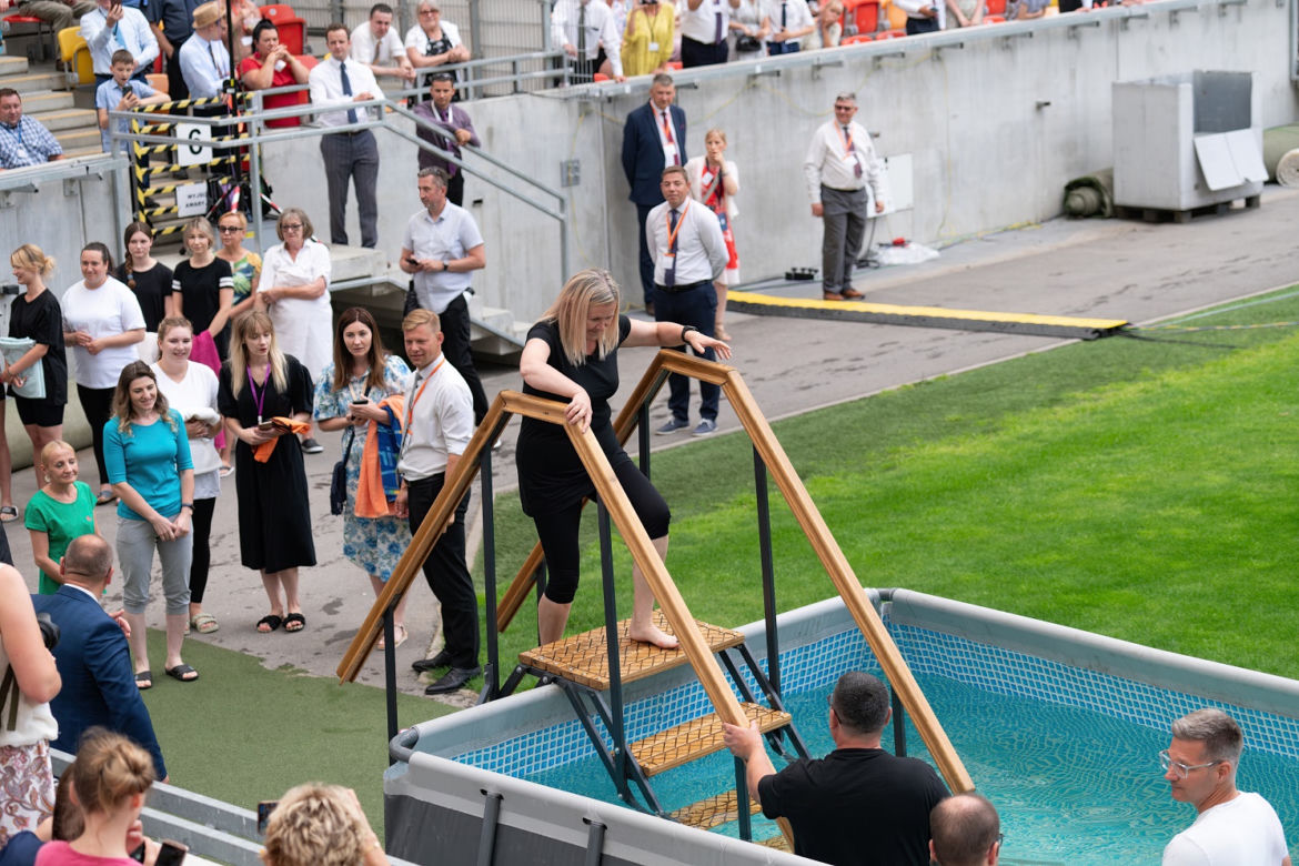 Białystok. Kongres Świadków Jehowy zgromadził tłumy na Stadionie Miejskim