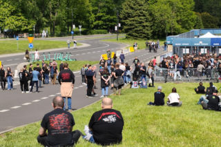 Długie kolejki i tłum fanów przed koncertem Metaliki