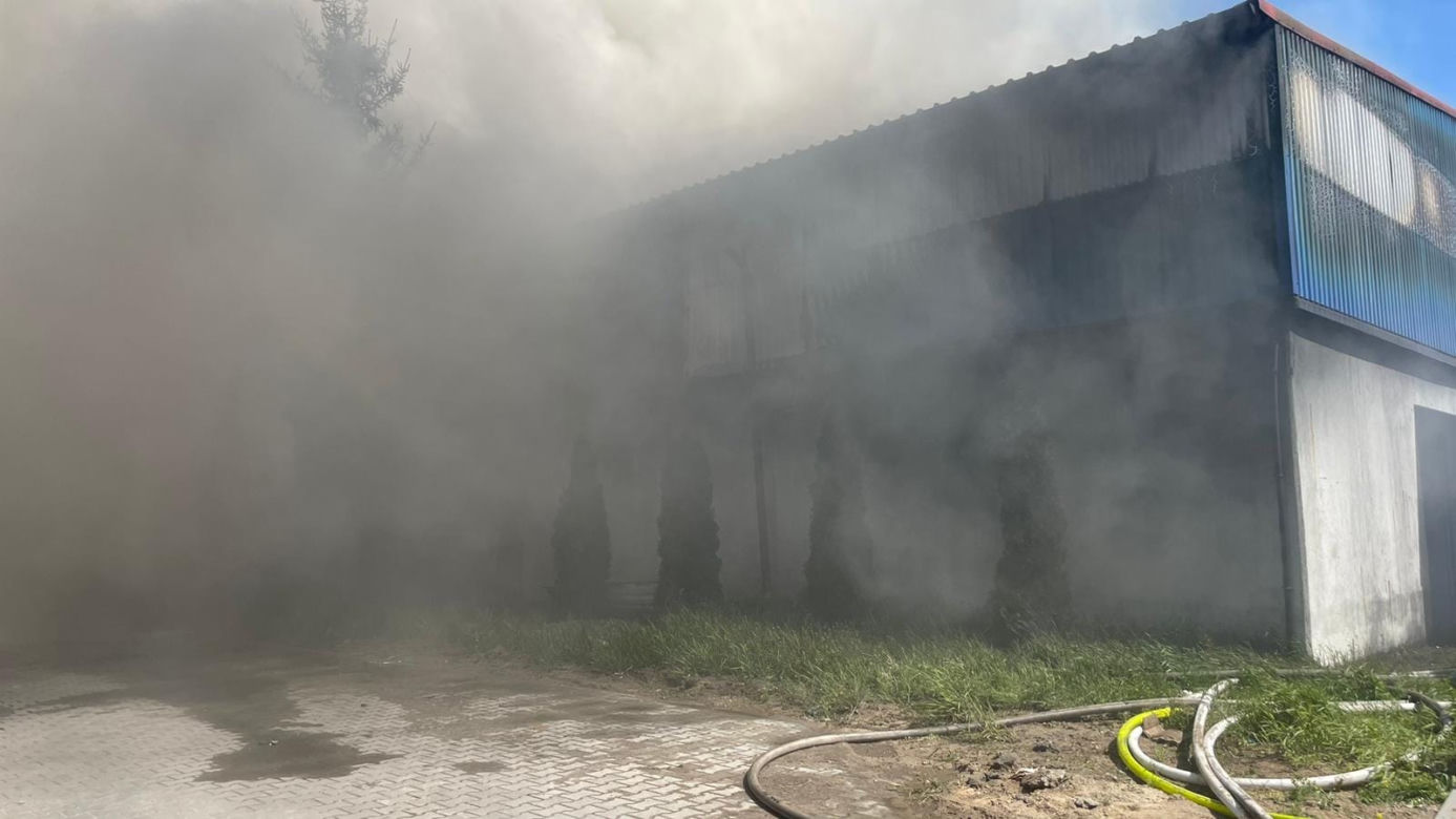 Gigantyczny pożar w Bydgoszczy! Na miejscu kilkanaście zastępów strażaków [ZDJĘCIA]