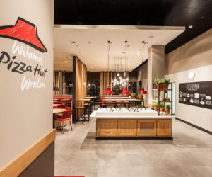 PIZZA HUT.