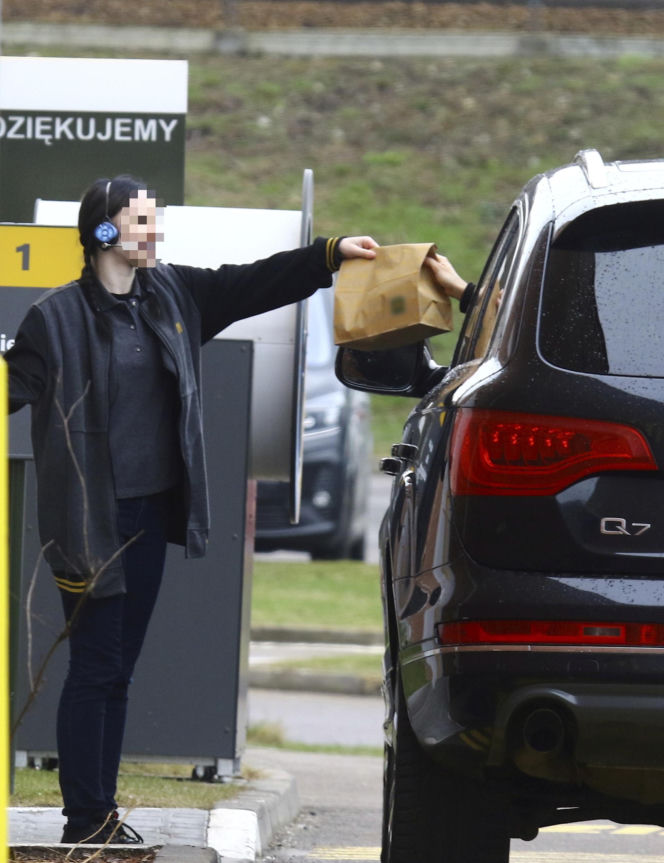 Marta Kaczyńska kupiła synowi obiad w fast foodzie