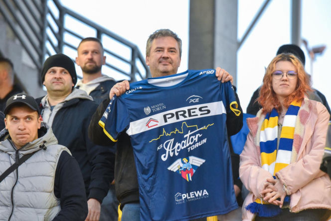 PRES Grupa Dewloperska Toruń - Abramczyk Polonia Bydgoszcz, zdjęcia kibiców i zawodników z pożegnania Adriana Miedzińskiego