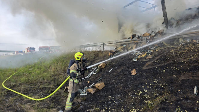 Pożar naczepy ciężarówki spowodował kilkugodzinne utrudnienia na autostradzie A2 w powiecie siedleckim