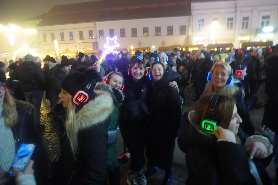 Silent disco i diabelski młyn w Rynku w Kielcach
